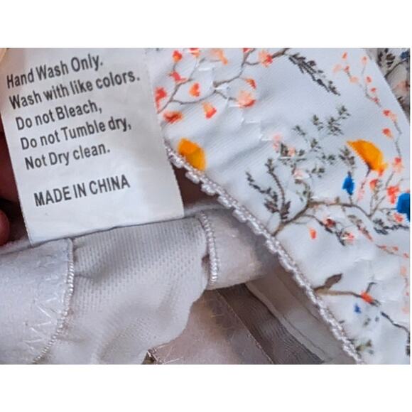 Plus Size Bra 46E 46 E 105F 105 F White Floral NO WIRE Wireless Flowers 3 Hooks - Picture 4 of 5